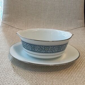 Noritake Sauce Boat and Stand Fixed